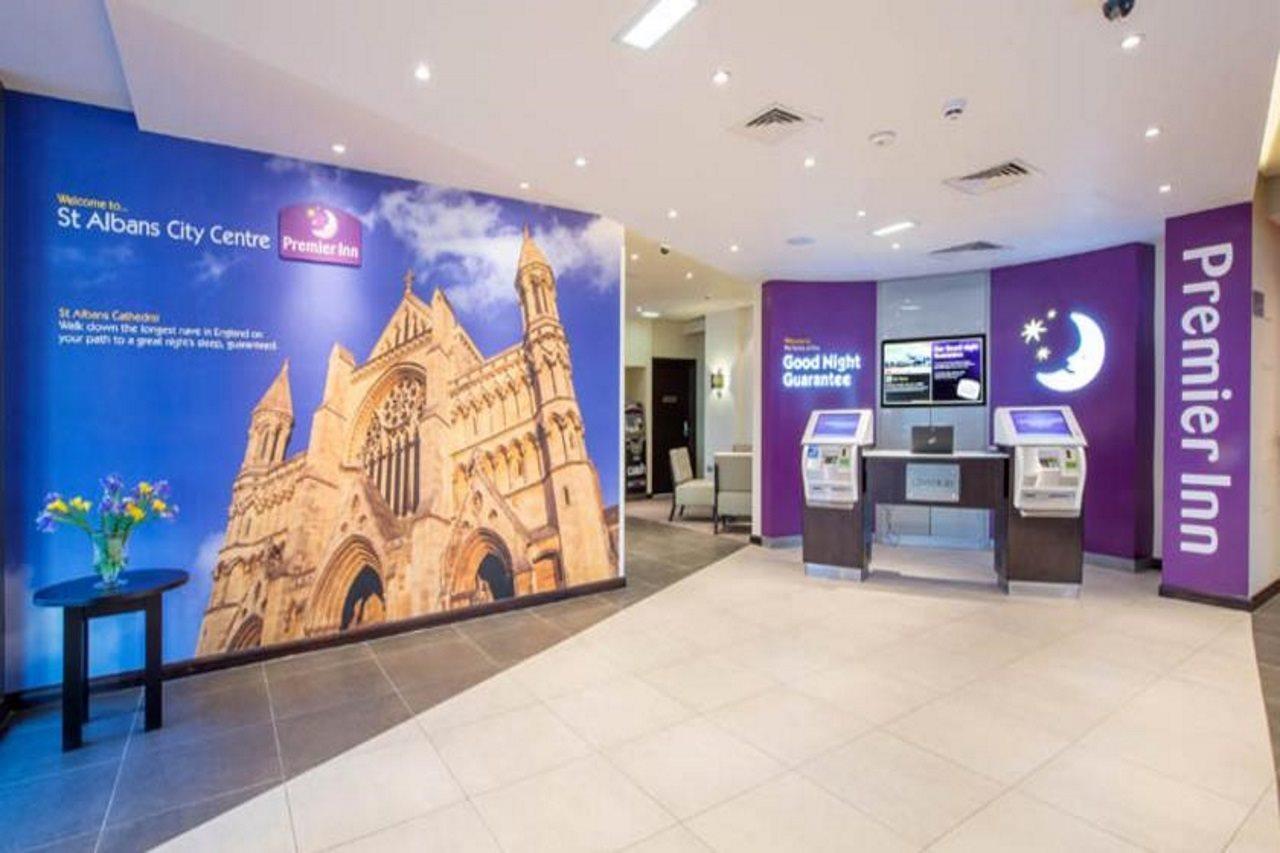 Premier Inn St Albans City Centre Exterior photo